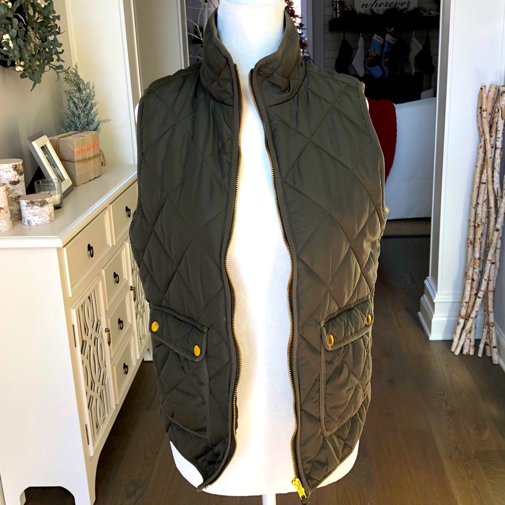 Altar’d State Green Puffer Vest- Small